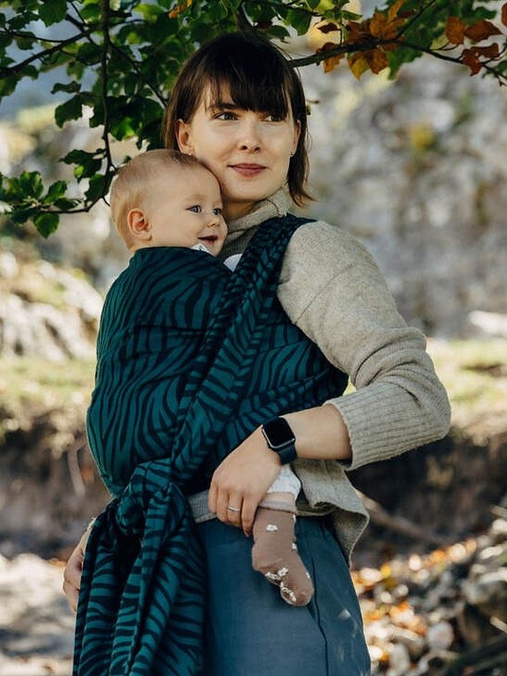 LennyLamb baby wrap – ergonomic and soft from birth to preschool