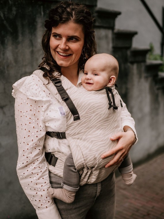 Pure Baby Love Cross & Go – simple and comfortable baby carrier