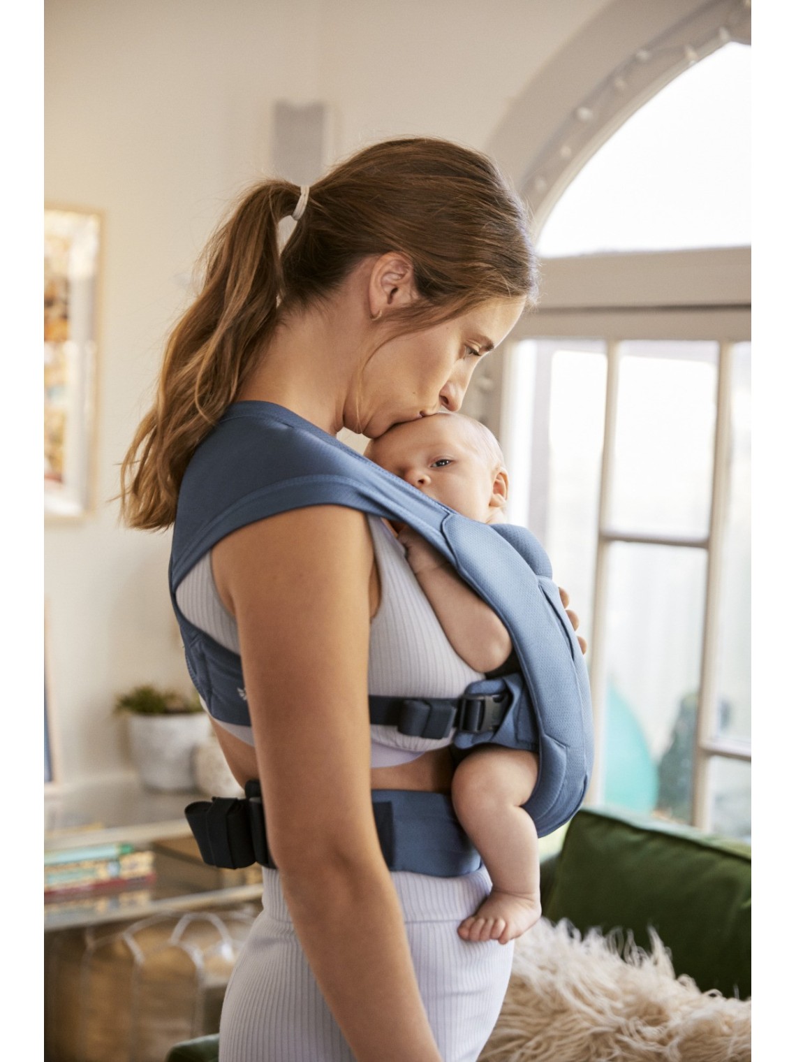 Ergobaby Embrace – miękkie i kompaktowe nosidełko od urodzenia