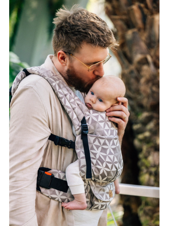 LennyLight – lightweight and intuitive baby carrier