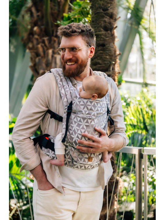 LennyLight – lightweight and intuitive baby carrier