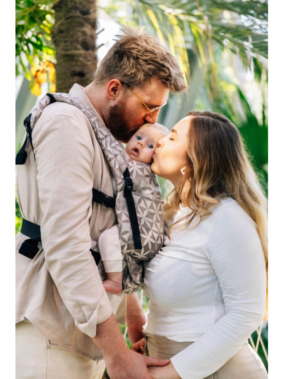 LennyLight – lightweight and intuitive baby carrier