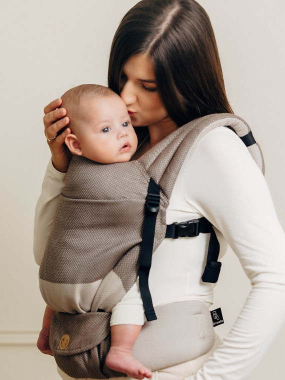 LennyLight – lightweight and intuitive baby carrier