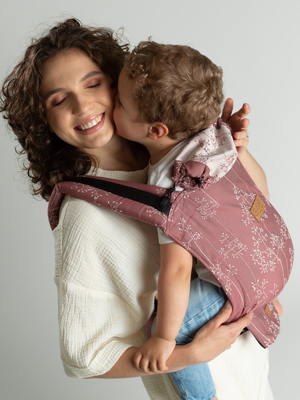 ISARA Quick Full Buckle – easy, fast, and ergonomic baby carrier ISARA Quick Full Buckle – easy, fast, and ergonomic baby carrier
